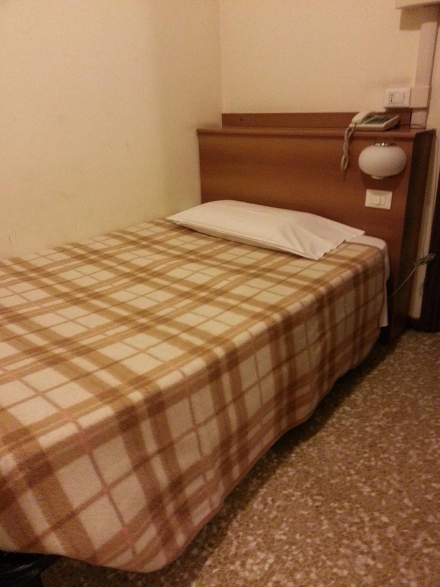 Hotel Lombardia Seveso Екстер'єр фото