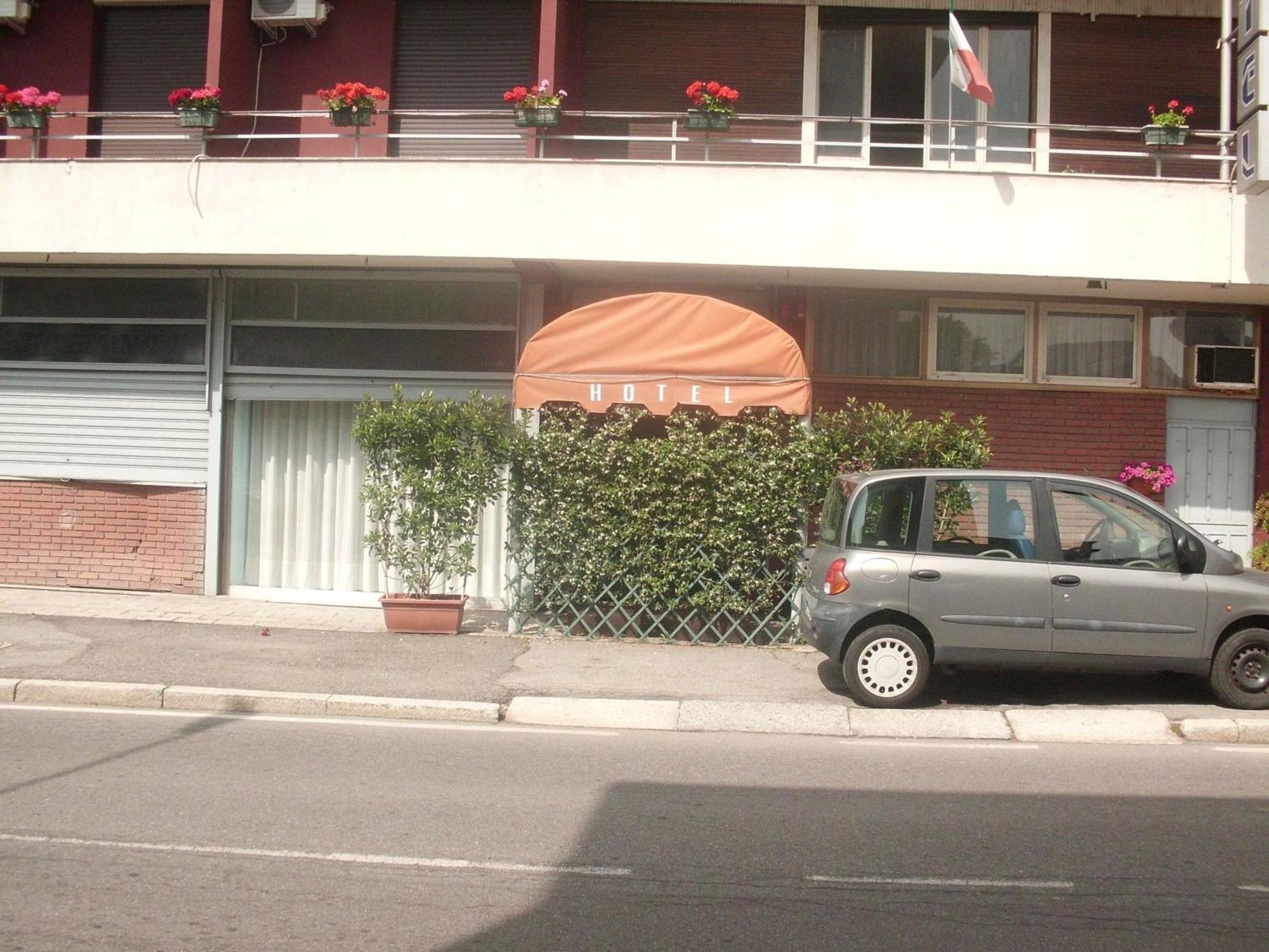 Hotel Lombardia Seveso Екстер'єр фото