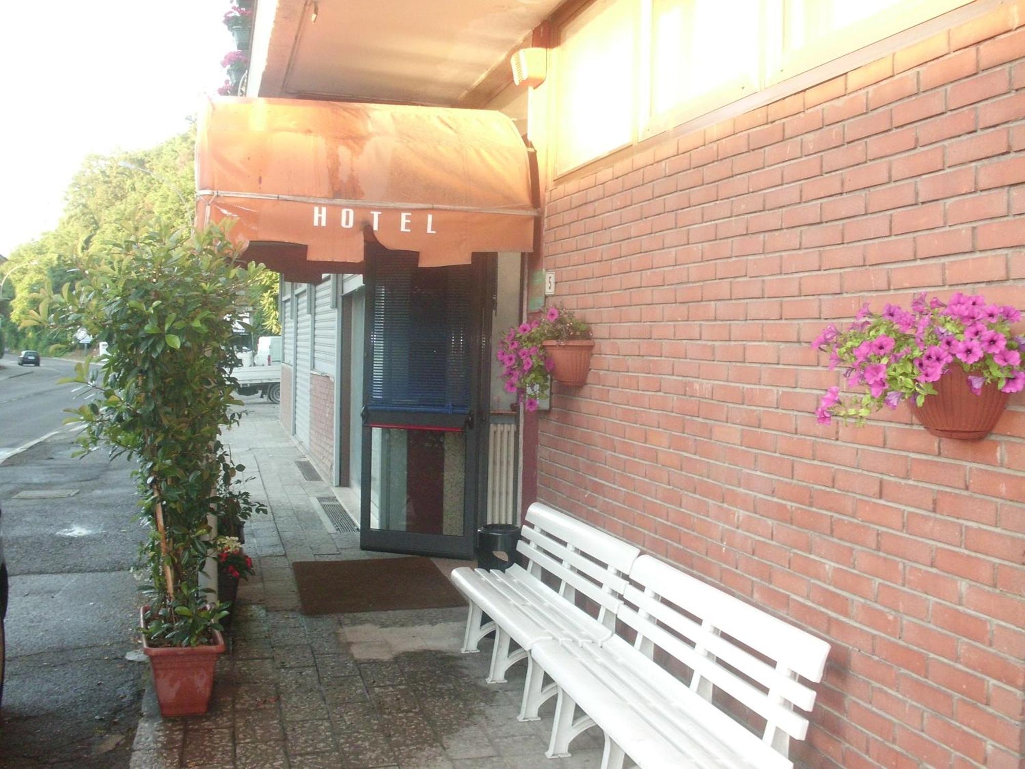 Hotel Lombardia Seveso Екстер'єр фото