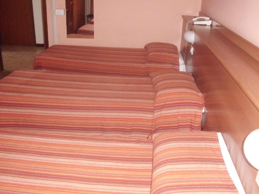 Hotel Lombardia Seveso Екстер'єр фото