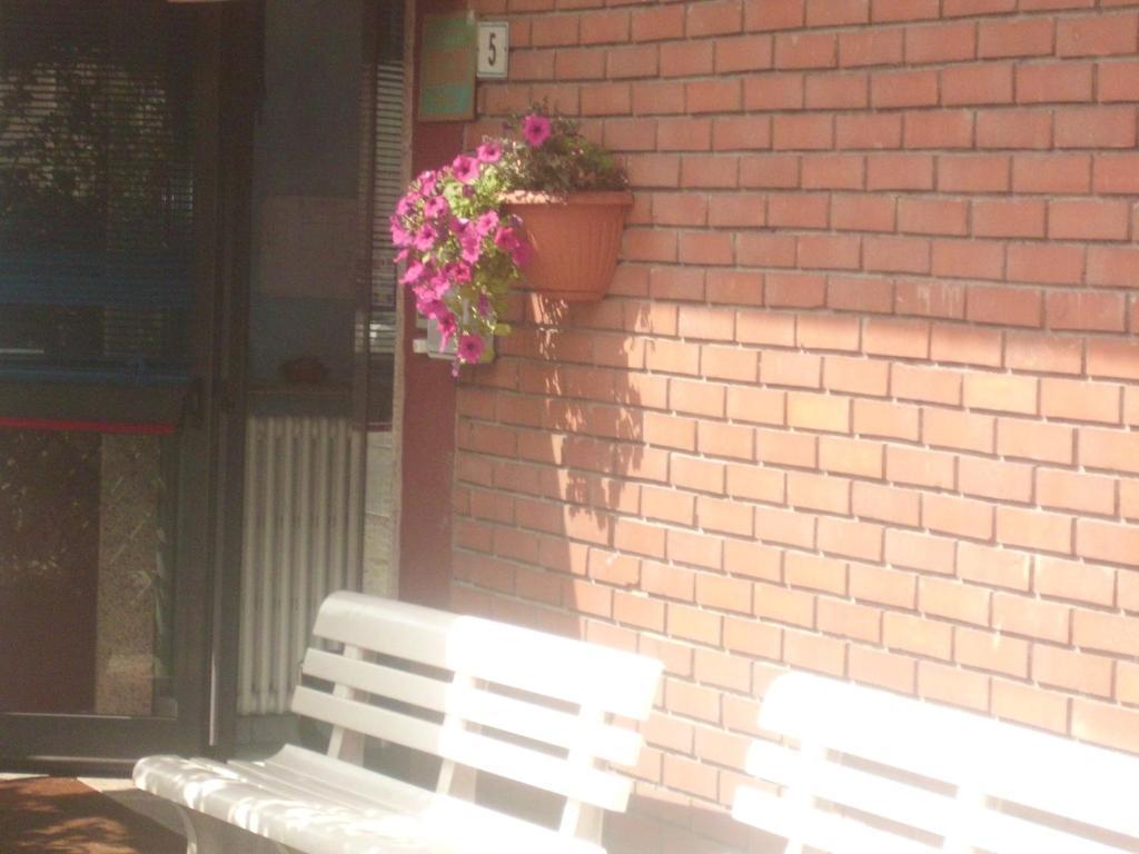 Hotel Lombardia Seveso Екстер'єр фото