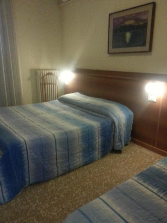 Hotel Lombardia Seveso Екстер'єр фото