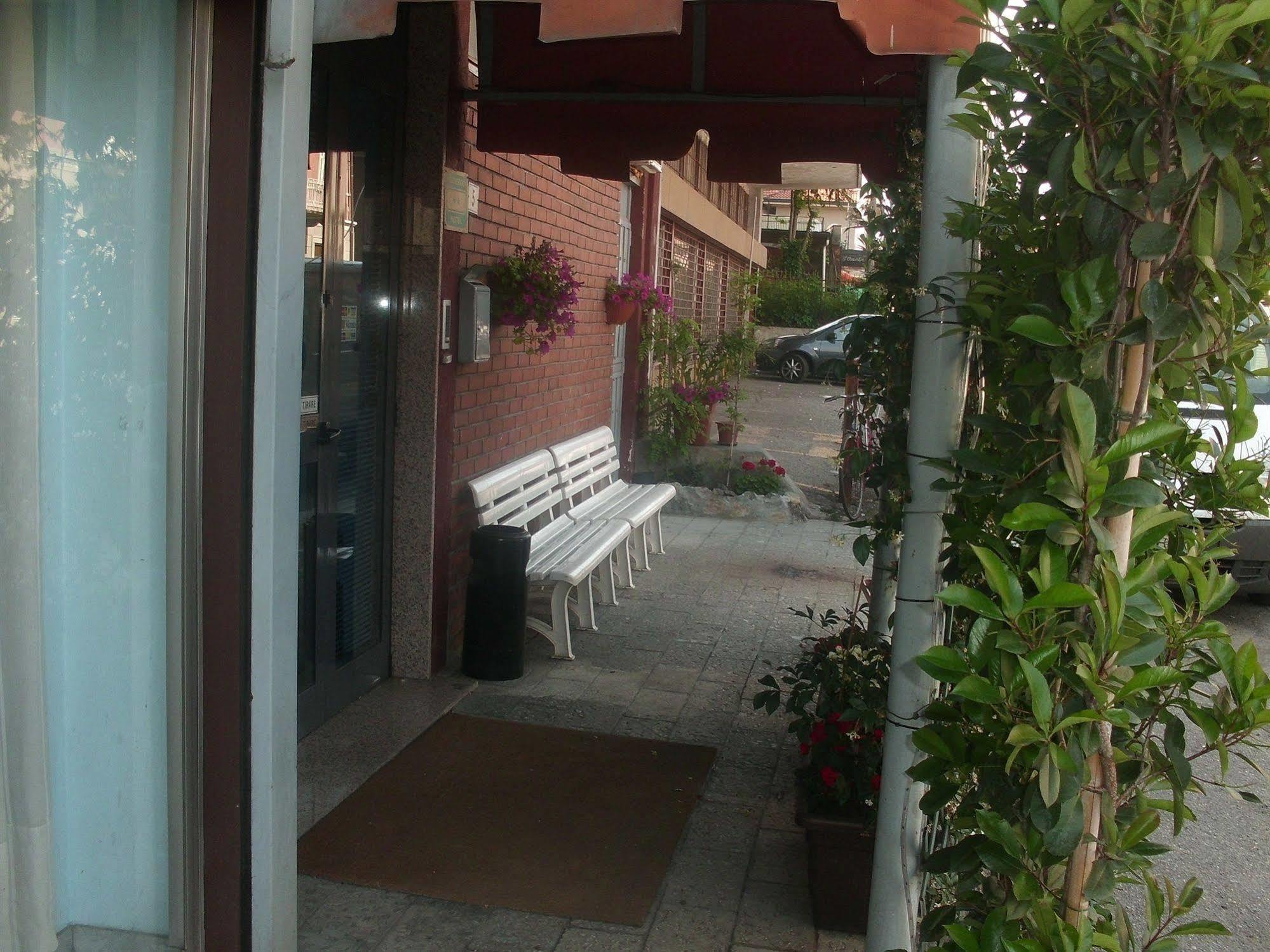 Hotel Lombardia Seveso Екстер'єр фото