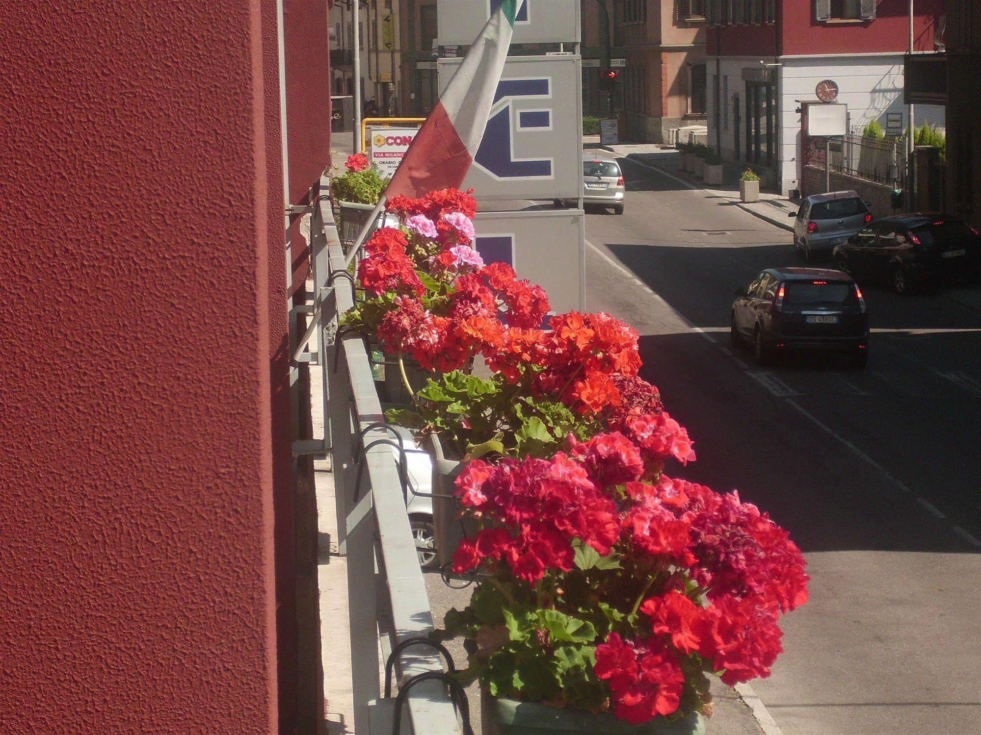 Hotel Lombardia Seveso Екстер'єр фото